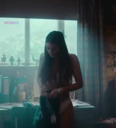 Aimee Lou Wood &amp;amp; Mimi Keene From Sex Education