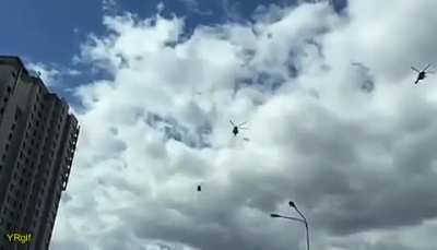 Oh, sweet, look at the helicopters!