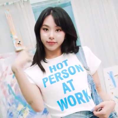 230110 - Chaeyoung &ldquo;Hot person at work&rdquo;