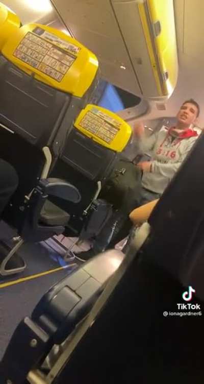 Freakout over covid on a Ryanair flight.