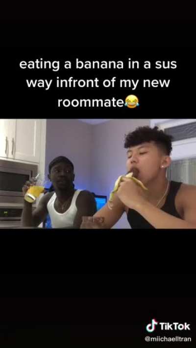 His face 😂😂