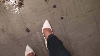 Uk lady who produced some great crush clips but again fell foul to xxxfm closing. Not seen anything from her since.
