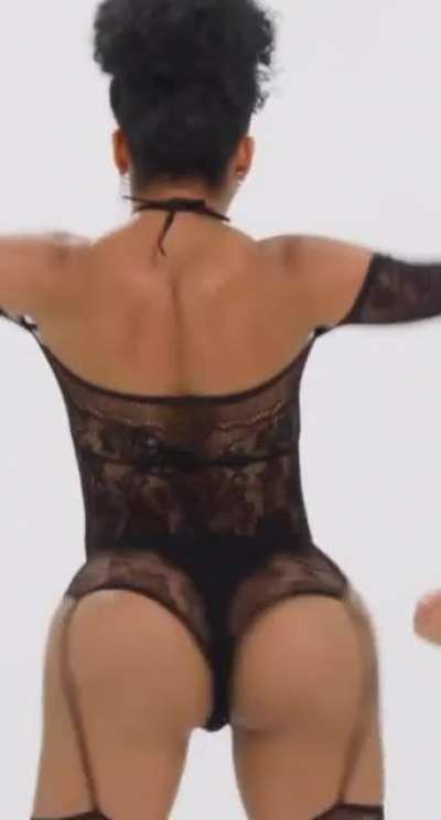 Shakin🍑🍑