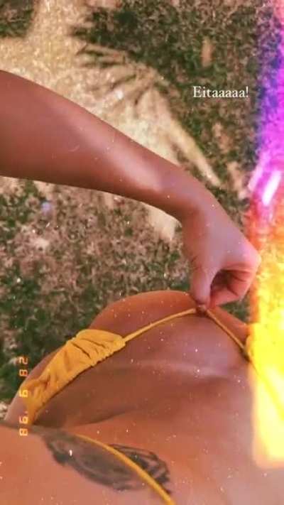 Juliette mostrando uma marquinha