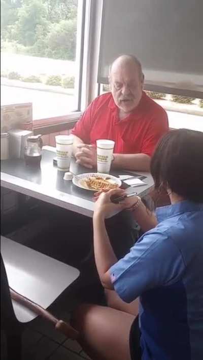 Lana singing "Amazing Grace" with an old customer at Waffle House ❤