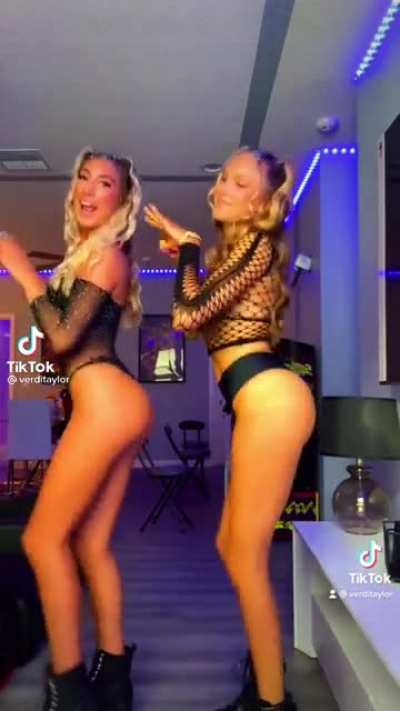 Seeing double 🤤🤤🤤