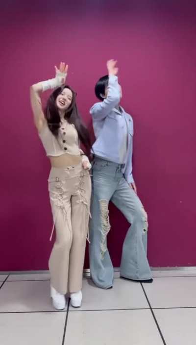 [230430] Yujin &amp;amp; Woodz TikTok update: #Giddychallenge [LOVESTRUCK!]