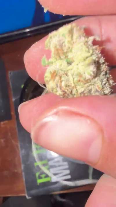 Could someone tell me what was intertwined in these nugs of pink runtz from hytek?!