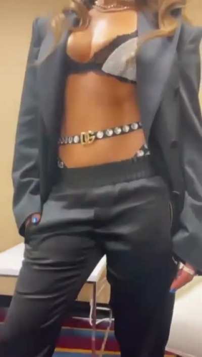 Jennifer&rsquo;s outfit at the Rock and Roll Hall of Fame | IG October 2021