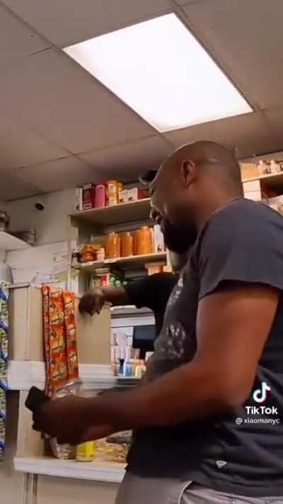 Ndi ocha batara supermarket na-ekwu okwu Igbo 😆