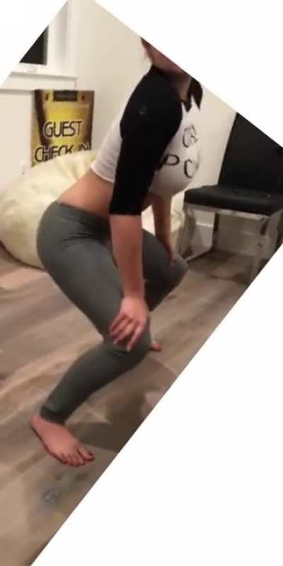 Ariel Winter's big tits jiggling as she twerks her ass