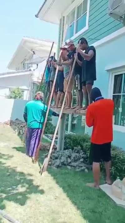 Driving a pile down with their own weight and coordination