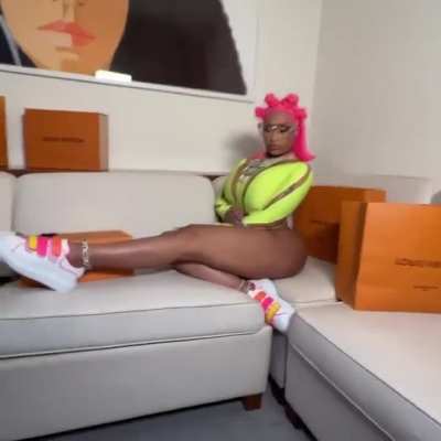 Nicki thighs