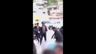 Bodyguard successfully protects Japanese Prime Minister Fumio Kishida against an unexpected smoke bomb attack during his speech