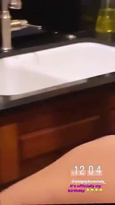 😝😝