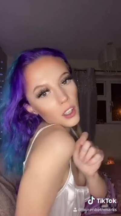 TikTok NipSlip she deleted &amp;amp; uploaded the unsensored one when the screenshot= was posted on reddit
