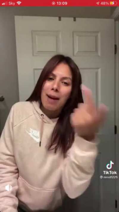 I think this is some Cardi b wannabe