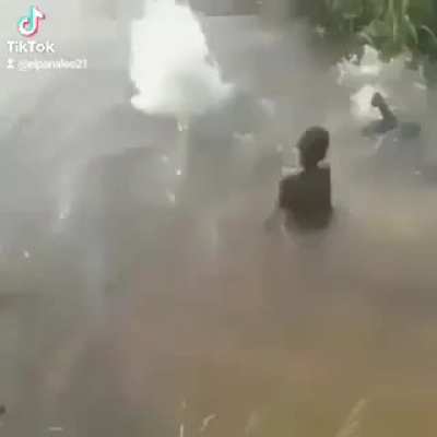 To play in the river