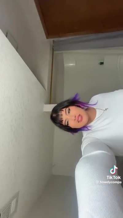 Her caption was &ldquo;You are very beautiful;3&rdquo; obviously she was looking at that mirror