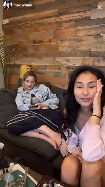 @ohemgaitken showing off her cute beautiful feet from @mac.whale&rsquo;s live on a lovely wonderful Monday night!! Part 2