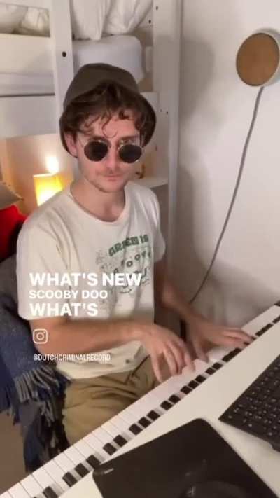 mash up da m&uacute;sica do scooby doo e uma outra m&uacute;sica do arctic monkeys, e n&atilde;o ironicamente ficou boa