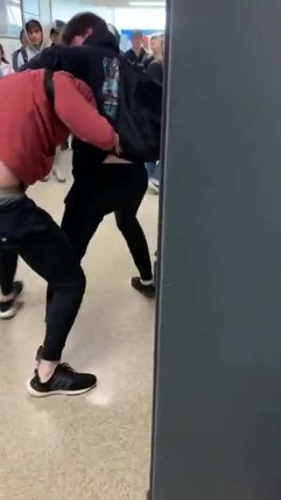 Friend&rsquo;s pov of a fight at my school today