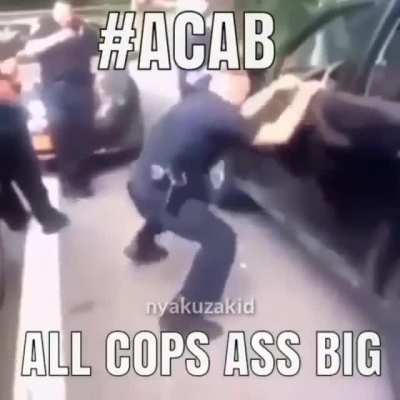 Emily~she/they~BLM ✊🏿~ACAB~✨Eat the rich✨~🌈 is typing...