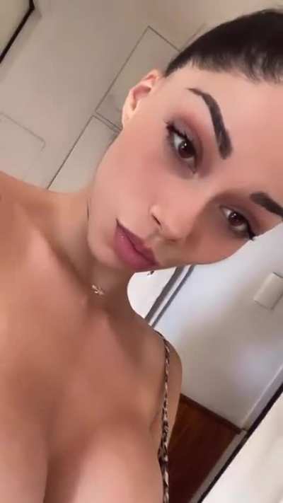 Insta storie boobs