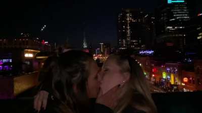 Packed Rooftop bar makeout&hellip; fuck it 🥵🤤