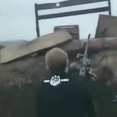&Ccedil;e&ccedil;enler rus m&uuml;ziği ile ruslarla &ccedil;atışıyor hayat bunlara g&uuml;zel mk