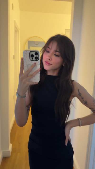 Tiny 19yo pocket princess… would daddy secretly claim me