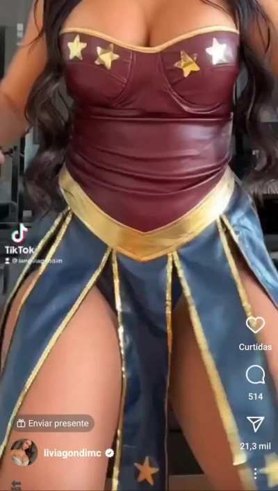 L&iacute;via Gondim | @liviagondimc