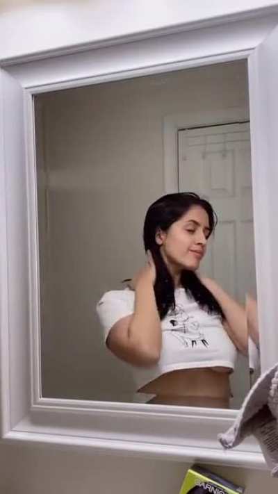 Underboob