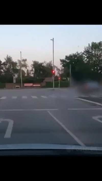 Ikke mit v&aelig;rk, men er jeg den eneste der river den af lige nu?
