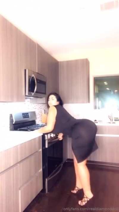 Take &lsquo;em off and shake that ass 😚