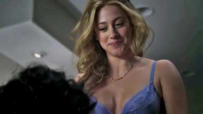 Lili Reinhart