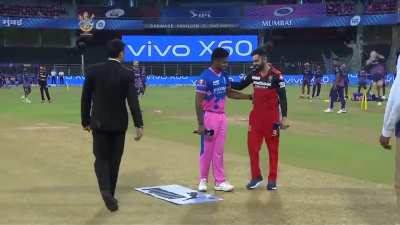 Kohli has forgotten what to do after winning a toss