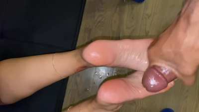 Cover my oily soles in hot cum 😝🦶🏻🥜💦