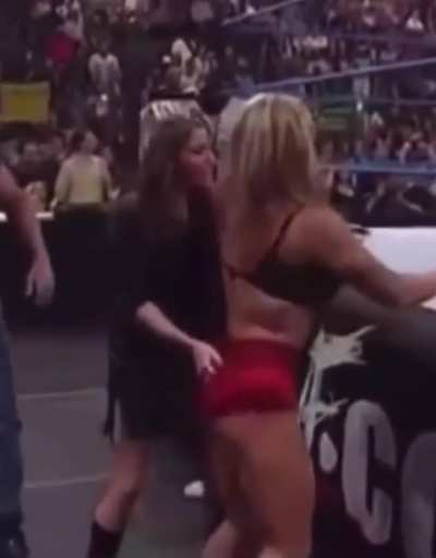 Stephanie McMahon grabs tori&rsquo;s ass