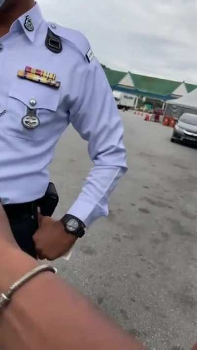 IG User Ikram_Syukri was stopped and fined at an roadblock earlier today for having "barang persendirian dalam kenderaan persendirian" and was told that it is against the law according to the 3 Officers on scene. Legal Eagles what say you?