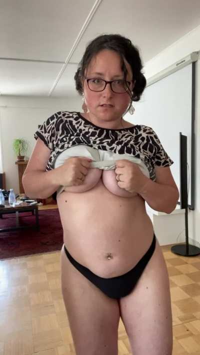 Please tell me when youre about to cum.. i'll wrap my legs around you so you cant escape and creampie me
