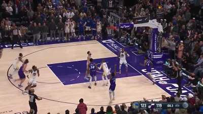 [Highlight] Prior to Jazz forcing a turn over and winning the game, Klay makes a grave mistake as he casually leaves Beasley wide open at the perimeter, to make a clutch triple and thus close the gap to a 1 point. Warriors just lost a four-point lead in t