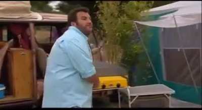 Herma Vos &amp;amp; Michael Hofland - Camping Paradis S02E01 - Magique Camping (FR2010) (1/3) - Le couple naturiste n&eacute;erlandais d&eacute;barque au camping
