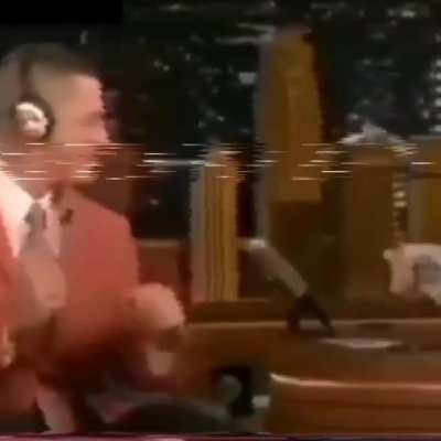 cuanto le medir&aacute; la tula a Erny?