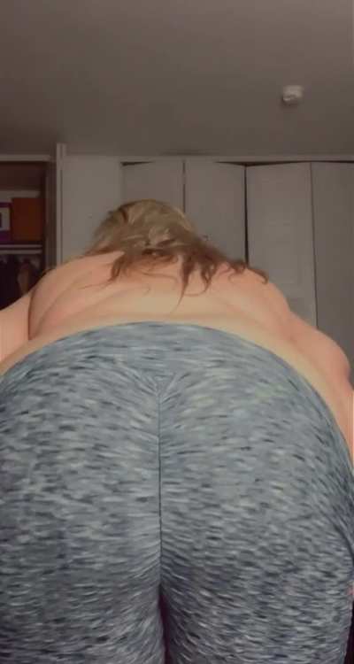 You guys think my ass is big? 🍑💋