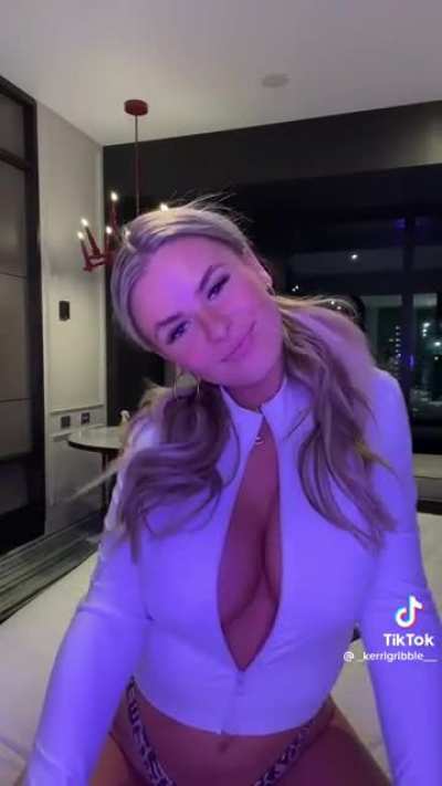 waistline and tits on point