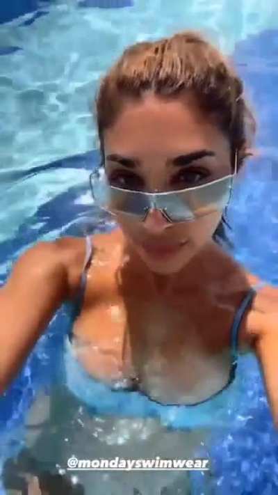 hottie in pool