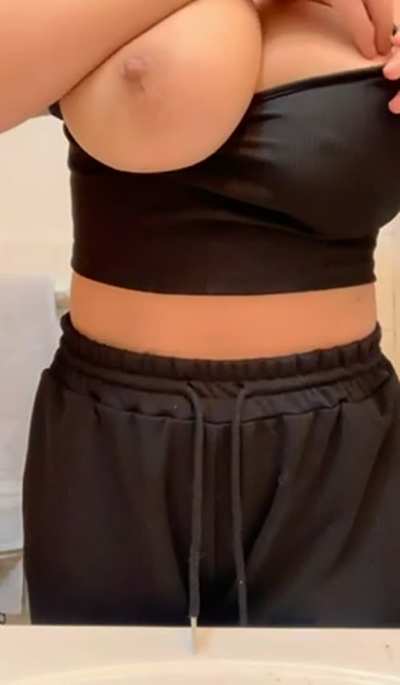 Hope you enjoy my natural DDD&rsquo;s [drop]