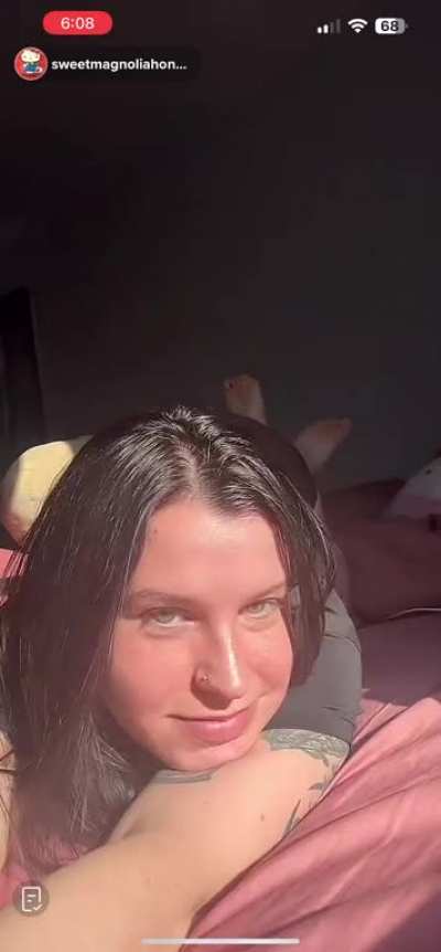 sweetmagnoliahoney showing soles and ass on live 