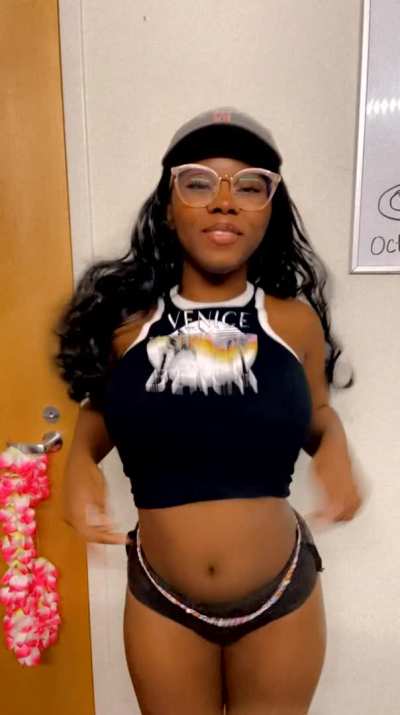 Come join my fansly! Get a membership for only 3 dollars and a free dick rate whenever you sub!